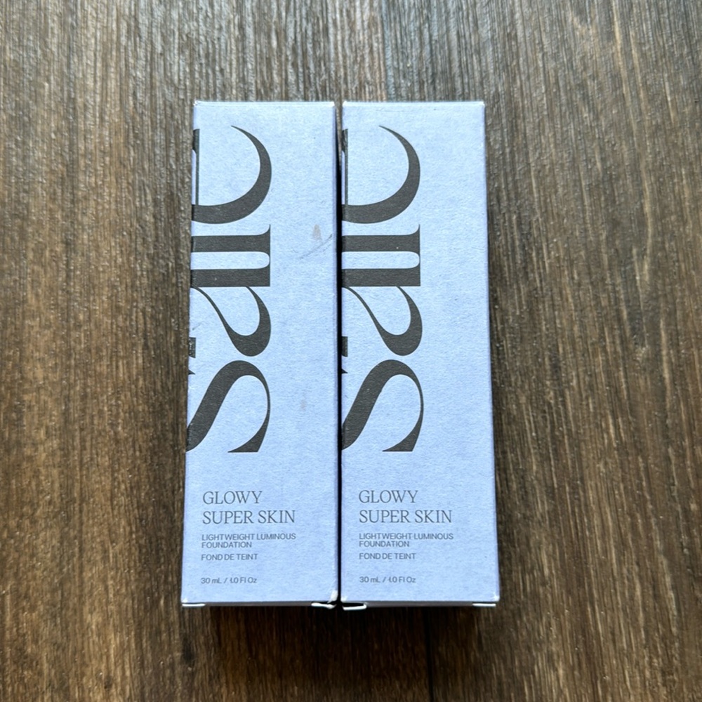 Saie Glowy Super Skin